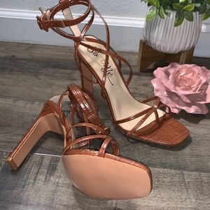 NWOT SO ME “ ADELL “ HEEL